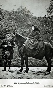ملکه ویکتوریا (1819-1901) په بالمورال کې په آس باندې سپاره، 1863 پولی